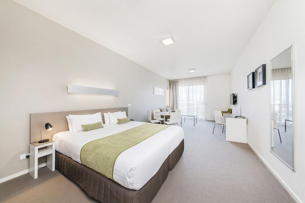 Апарт отель Abode Gungahlin Канберра Экстерьер фото
