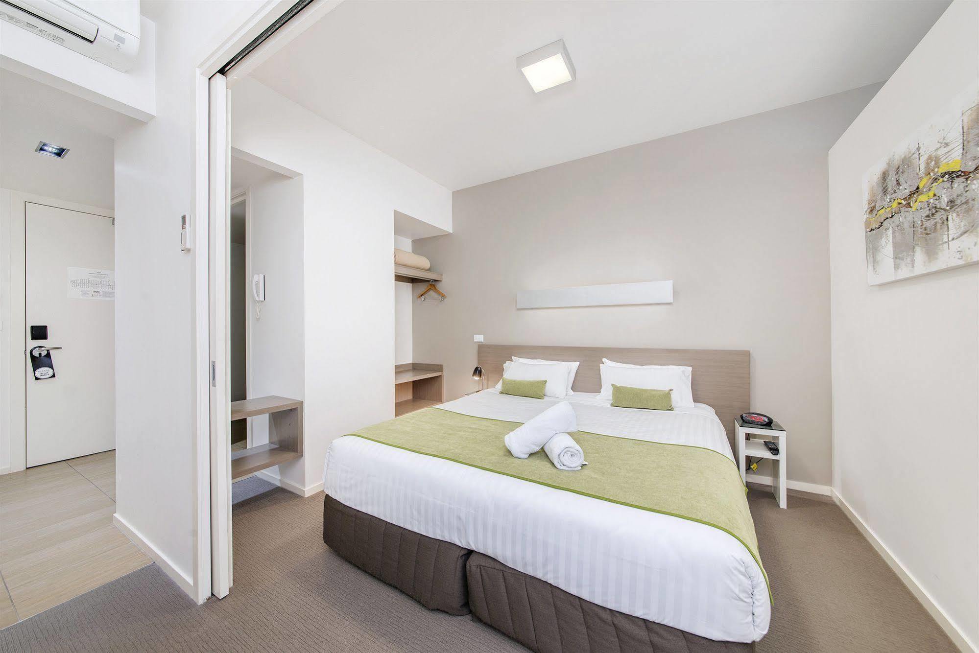 Апарт отель Abode Gungahlin Канберра Экстерьер фото