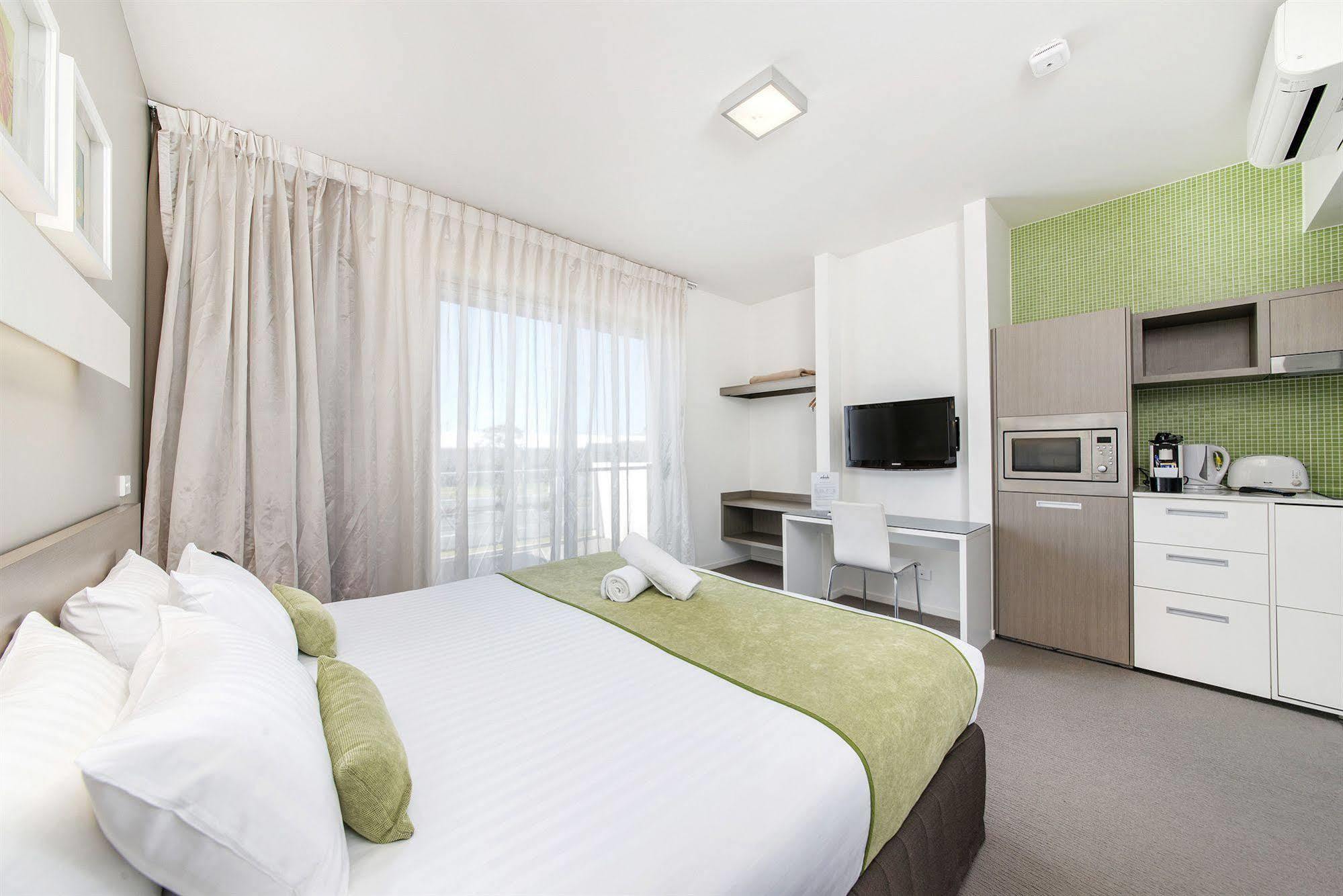 Апарт отель Abode Gungahlin Канберра Экстерьер фото