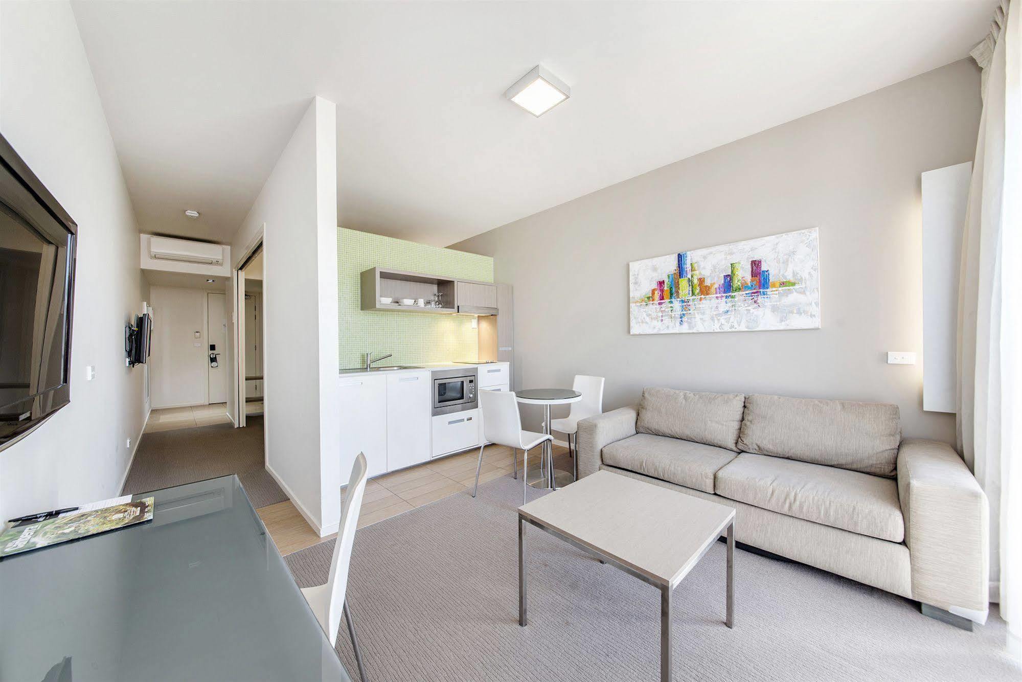 Апарт отель Abode Gungahlin Канберра Экстерьер фото