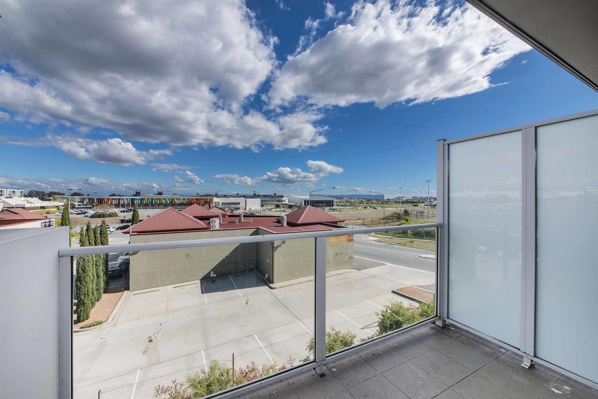 Апарт отель Abode Gungahlin Канберра Экстерьер фото